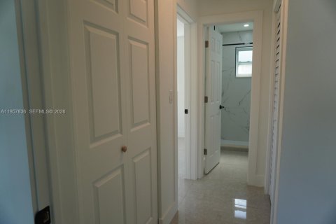 House in Homestead, Florida 4 bedrooms, 155.15 sq.m. № 2011679 - photo 13