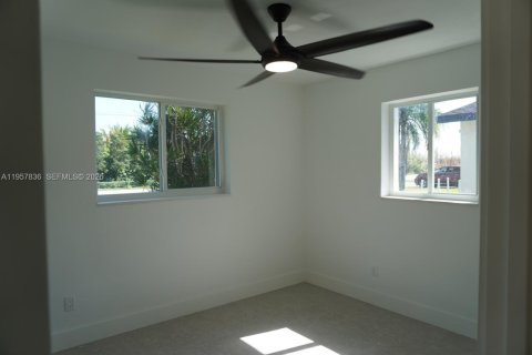 House in Homestead, Florida 4 bedrooms, 155.15 sq.m. № 2011679 - photo 17
