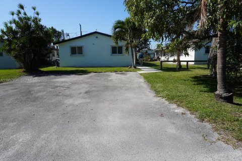 House in Homestead, Florida 4 bedrooms, 155.15 sq.m. № 2011679 - photo 27