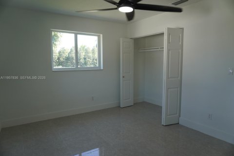 House in Homestead, Florida 4 bedrooms, 155.15 sq.m. № 2011679 - photo 14