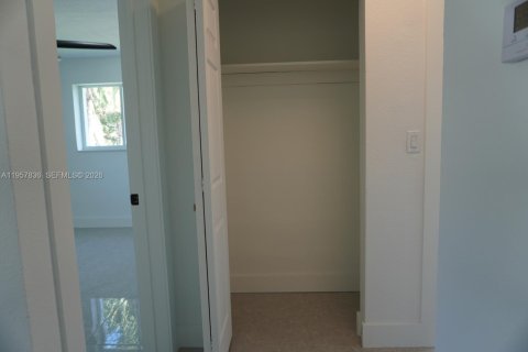 House in Homestead, Florida 4 bedrooms, 155.15 sq.m. № 2011679 - photo 18