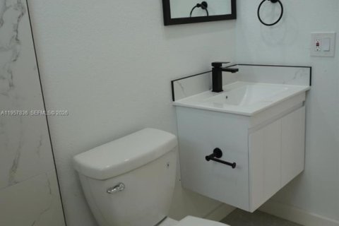 House in Homestead, Florida 4 bedrooms, 155.15 sq.m. № 2011679 - photo 24