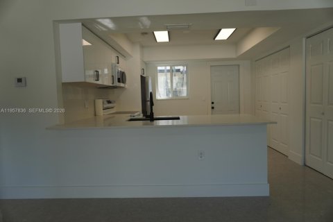 House in Homestead, Florida 4 bedrooms, 155.15 sq.m. № 2011679 - photo 6