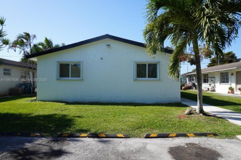 House in Homestead, Florida 4 bedrooms, 155.15 sq.m. № 2011679 - photo 26