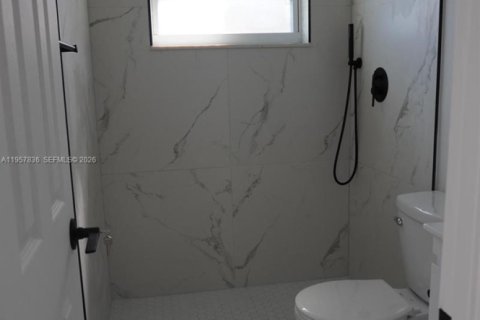 House in Homestead, Florida 4 bedrooms, 155.15 sq.m. № 2011679 - photo 25