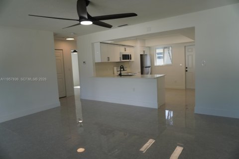 House in Homestead, Florida 4 bedrooms, 155.15 sq.m. № 2011679 - photo 4