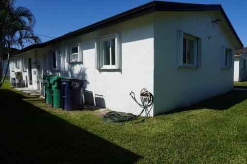 House in Homestead, Florida 4 bedrooms, 155.15 sq.m. № 2011679 - photo 28