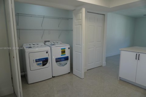 House in Homestead, Florida 4 bedrooms, 155.15 sq.m. № 2011679 - photo 20