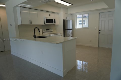 House in Homestead, Florida 4 bedrooms, 155.15 sq.m. № 2011679 - photo 7