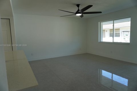 House in Homestead, Florida 4 bedrooms, 155.15 sq.m. № 2011679 - photo 11
