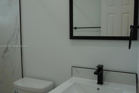 House in Homestead, Florida 4 bedrooms, 155.15 sq.m. № 2011679 - photo 22