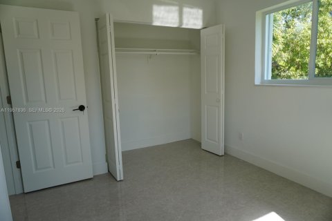 House in Homestead, Florida 4 bedrooms, 155.15 sq.m. № 2011679 - photo 16