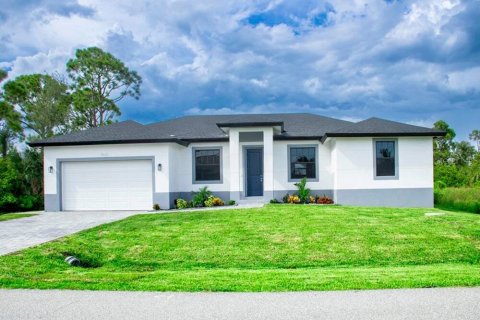 Villa ou maison à Port Charlotte, Floride 4 chambres, 161.93 m2 № 2157033