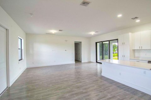 Villa ou maison à louer à Port Charlotte, Floride: 4 chambres, 161.93 m2 № 2157033 - photo 6