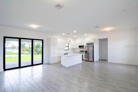 Villa ou maison à louer à Port Charlotte, Floride: 4 chambres, 161.93 m2 № 2157033 - photo 5
