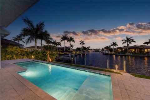 Villa ou maison à vendre à Punta Gorda, Floride: 4 chambres, 242.1 m2 № 2142231 - photo 4
