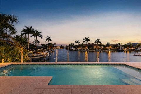 Villa ou maison à vendre à Punta Gorda, Floride: 4 chambres, 242.1 m2 № 2142231 - photo 5