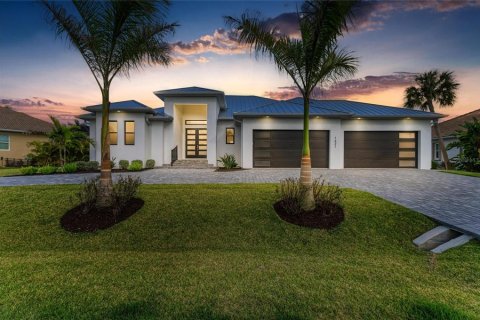 Villa ou maison à vendre à Punta Gorda, Floride: 4 chambres, 242.1 m2 № 2142231 - photo 2