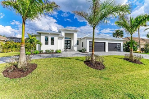 Villa ou maison à vendre à Punta Gorda, Floride: 4 chambres, 242.1 m2 № 2142231 - photo 8