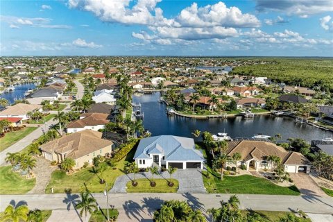 Villa ou maison à vendre à Punta Gorda, Floride: 4 chambres, 242.1 m2 № 2142231 - photo 6