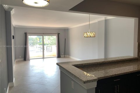 Купить кондоминиум в Норт-Бей-Виллидж, Флорида 1 спальня, 75.9м2, № 1955488 - фото 3