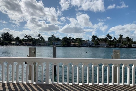 Купить кондоминиум в Норт-Бей-Виллидж, Флорида 1 спальня, 75.9м2, № 1955488 - фото 24