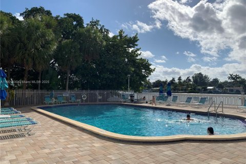 Купить кондоминиум в Норт-Бей-Виллидж, Флорида 1 спальня, 75.9м2, № 1955488 - фото 23