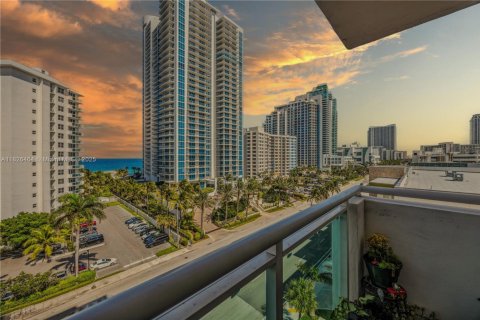 Condominio en venta en Hollywood, Florida, 2 dormitorios, 119.66 m2 № 1797105 - foto 18