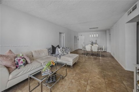 Condominio en venta en Hollywood, Florida, 2 dormitorios, 119.66 m2 № 1797105 - foto 13