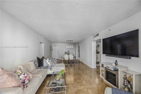 Condominio en venta en Hollywood, Florida, 2 dormitorios, 119.66 m2 № 1797105 - foto 19