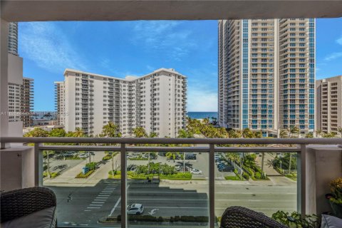 Condominio en venta en Hollywood, Florida, 2 dormitorios, 119.66 m2 № 1797105 - foto 16