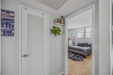 Condominio en venta en Hollywood, Florida, 2 dormitorios, 119.66 m2 № 1797105 - foto 29