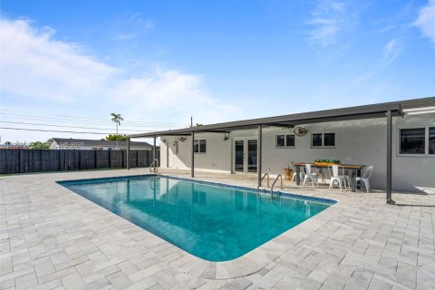 Casa en venta en Miami, Florida, 3 dormitorios, 111.67 m2 № 1982280 - foto 30
