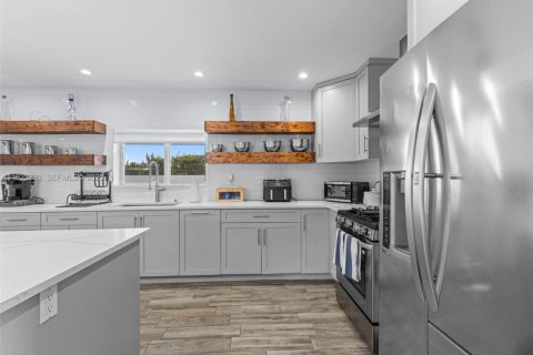 Casa en venta en Miami, Florida, 3 dormitorios, 111.67 m2 № 1982280 - foto 13