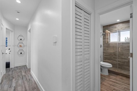 Casa en venta en Miami, Florida, 3 dormitorios, 111.67 m2 № 1982280 - foto 20