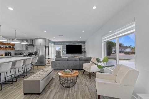 Casa en venta en Miami, Florida, 3 dormitorios, 111.67 m2 № 1982280 - foto 4