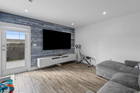 Casa en venta en Miami, Florida, 3 dormitorios, 111.67 m2 № 1982280 - foto 16