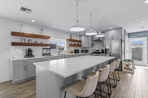 Casa en venta en Miami, Florida, 3 dormitorios, 111.67 m2 № 1982280 - foto 5