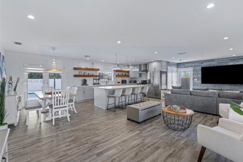 Casa en venta en Miami, Florida, 3 dormitorios, 111.67 m2 № 1982280 - foto 3
