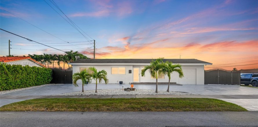 Casa en Miami, Florida 3 dormitorios, 111.67 m2 № 1982280