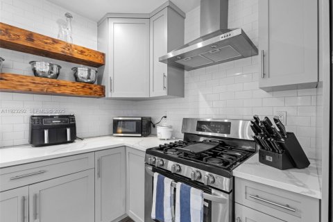 Casa en venta en Miami, Florida, 3 dormitorios, 111.67 m2 № 1982280 - foto 17