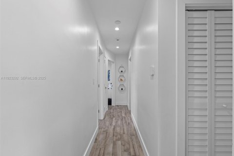 Casa en venta en Miami, Florida, 3 dormitorios, 111.67 m2 № 1982280 - foto 19