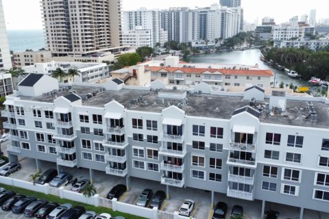 Condominio en venta en Miami Beach, Florida, 2 dormitorios, 99.41 m2 № 1504717 - foto 9
