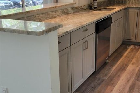 Condominio en alquiler en Sarasota, Florida, 2 dormitorios, 91.23 m2 № 1771322 - foto 4