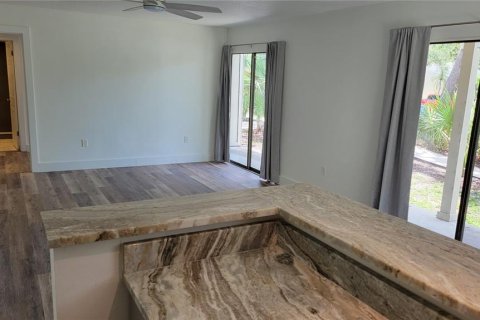 Condominio en alquiler en Sarasota, Florida, 2 dormitorios, 91.23 m2 № 1771322 - foto 8