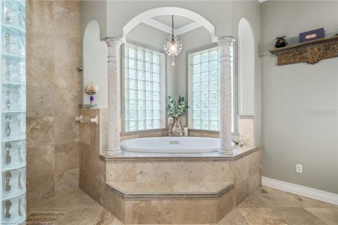 House in Sebring, Florida 3 bedrooms, 316.89 sq.m. № 1789886 - photo 24