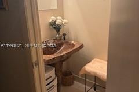 Condominio en venta en Hollywood, Florida, 2 dormitorios, 128.48 m2 № 2058306 - foto 15
