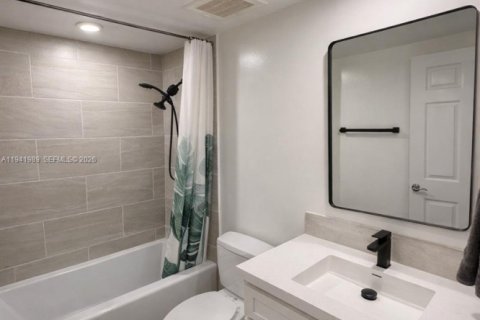 Condominio en alquiler en Hallandale Beach, Florida, 2 dormitorios, 97.73 m2 № 2024736 - foto 13