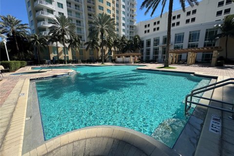 Condominio en alquiler en Hallandale Beach, Florida, 2 dormitorios, 97.73 m2 № 2024736 - foto 21