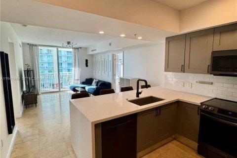 Condominio en Hallandale Beach, Florida, 2 dormitorios  № 2024736